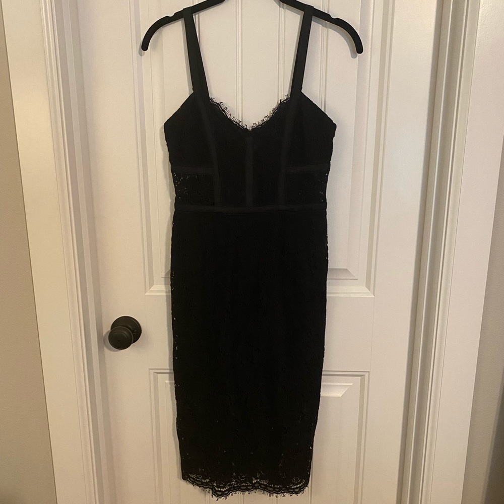 Lace fitted dress